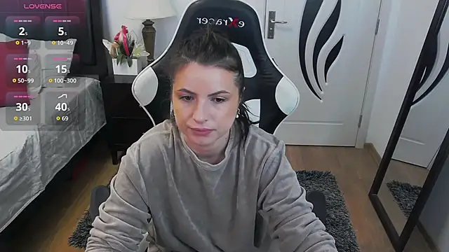 Snapshot of AmyPure_ chatting on 04.22.26 AmyPure online show from 04.22.26