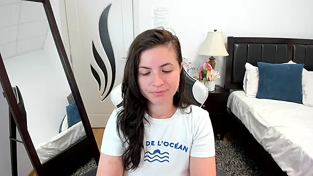 Snapshot of AmyPure_ chatting on 06.19.26 AmyPure online show from 06.19.26