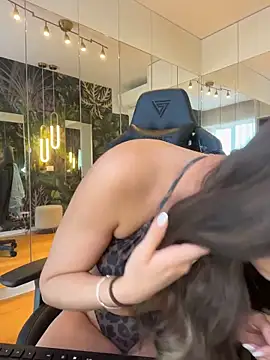 Snapshot of MileySin1111 chatting on 04.17.26 MileySin1111 online show from 04.17.26