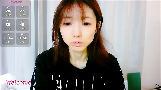 Snapshot of Love_me_Eri_ chatting on 09.29.25 Love me Eri online show from 09.29.25