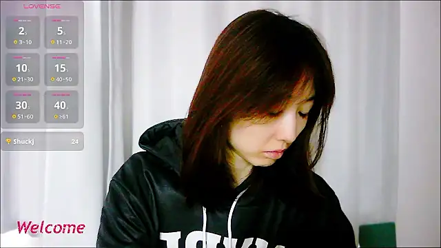 Snapshot of Love_me_Eri_ chatting on 10.01.25 Love me Eri online show from 10.01.25