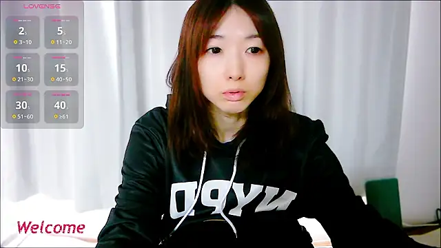 Snapshot of Love_me_Eri_ chatting on 10.06.25 Love me Eri online show from 10.06.25