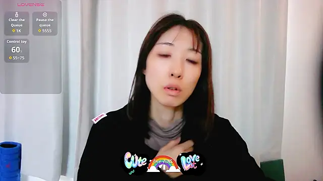 Snapshot of Love_me_Eri_ chatting on 10.14.25 Love me Eri online show from 10.14.25