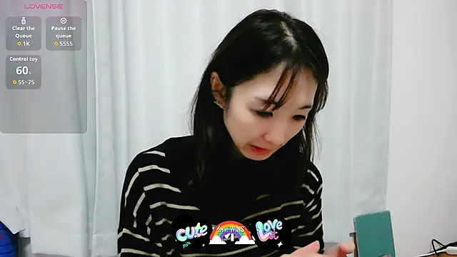 Snapshot of Love_me_Eri_ chatting on 10.22.25 Love me Eri online show from 10.22.25