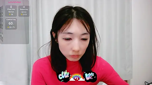Snapshot of Love_me_Eri_ chatting on 10.25.25 Love me Eri online show from 10.25.25