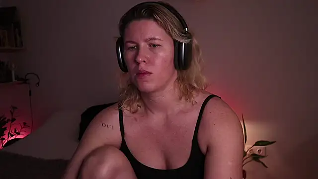 moonamii online show from 10.29.25