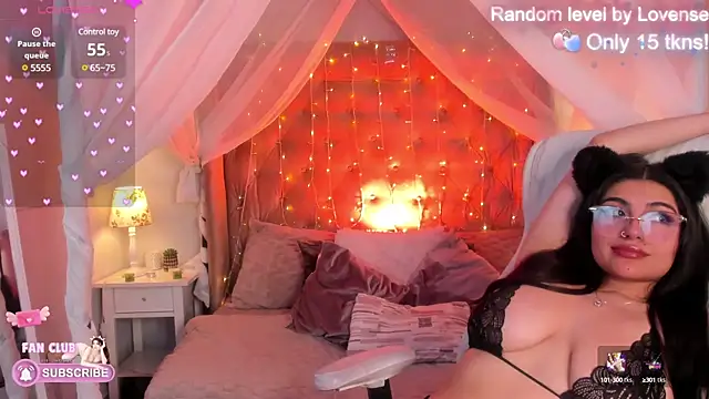 Snapshot of Ellie_Jhonson__ chatting on 03.08.25 Ellie Jhonson online show from 03.08.25