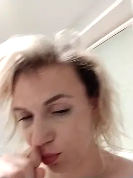 Snapshot of Linda_Gregory chatting on 09.29.25 Linda Gregory online show from 09.29.25