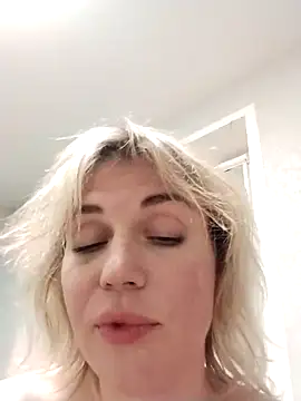 Snapshot of Linda_Gregory chatting on 10.04.25 Linda Gregory online show from 10.04.25