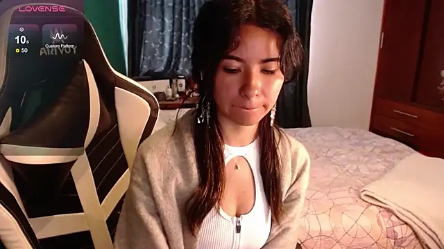 Snapshot of alice_middlee chatting on 05.19.26 alice middlee online show from 05.19.26