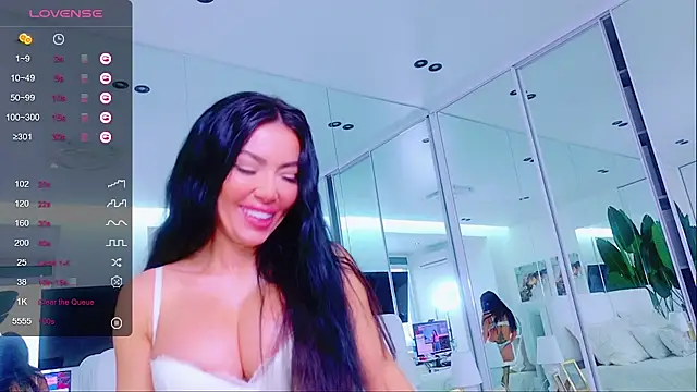 Snapshot of wowEva chatting on 02.08.25 wowEva online show from 02.08.25