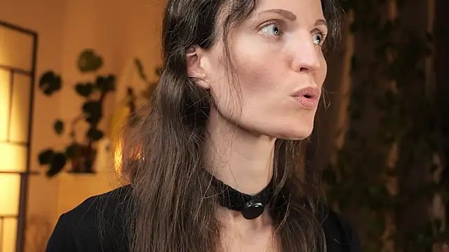 yulladao online show from 11.14.25