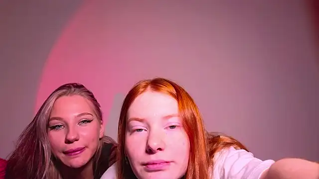 Snapshot of MiaKeler chatting on 12.13.24 MiaKeler online show from 12.13.24