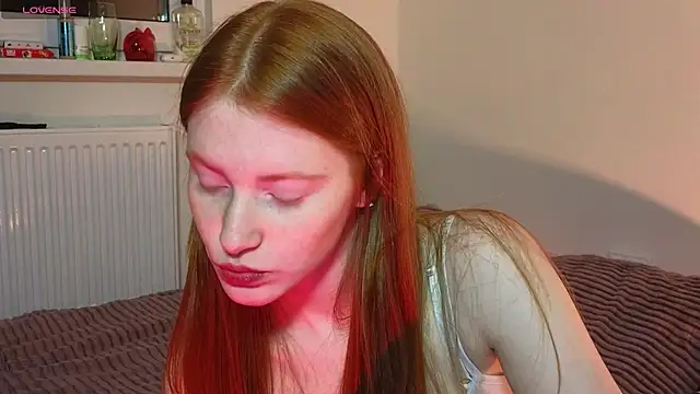 Snapshot of MiaKeler chatting on 01.31.25 MiaKeler online show from 01.31.25