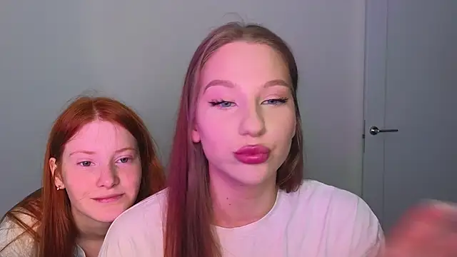 Snapshot of MiaKeler chatting on 02.07.25 MiaKeler online show from 02.07.25