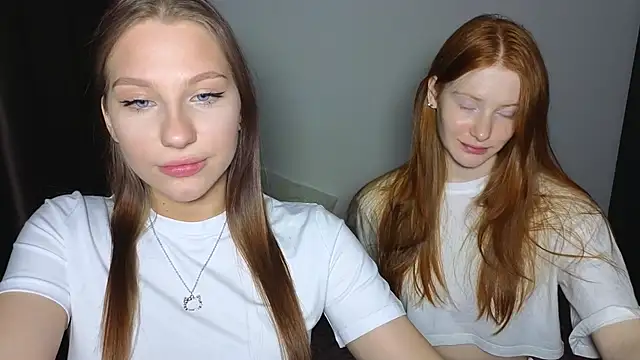 Snapshot of MiaKeler chatting on 02.13.25 MiaKeler online show from 02.13.25