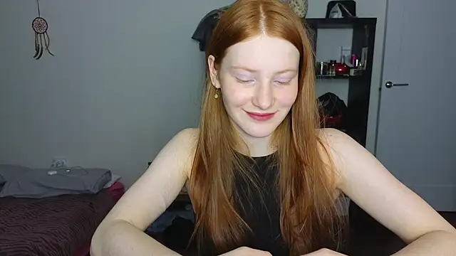 Snapshot of MiaKeler chatting on 03.14.25 MiaKeler online show from 03.14.25