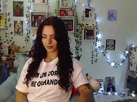 Snapshot of BeellyDance chatting on 09.16.25 BeellyDance online show from 09.16.25