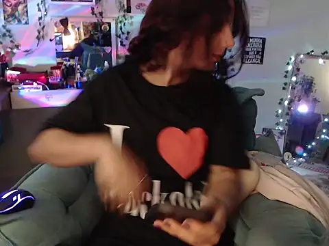 Snapshot of BeellyDance chatting on 09.23.25 BeellyDance online show from 09.23.25