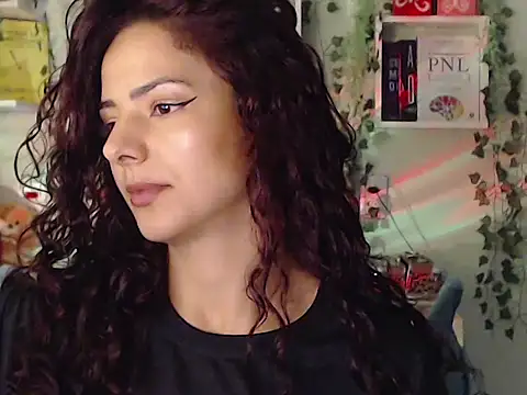 Snapshot of BeellyDance chatting on 09.29.25 BeellyDance online show from 09.29.25