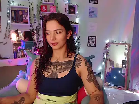 Snapshot of BeellyDance chatting on 10.08.25 BeellyDance online show from 10.08.25