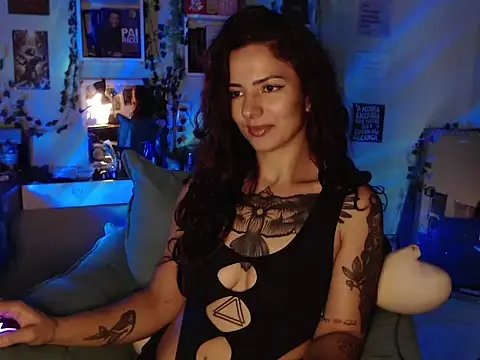 Snapshot of BeellyDance chatting on 10.09.25 BeellyDance online show from 10.09.25