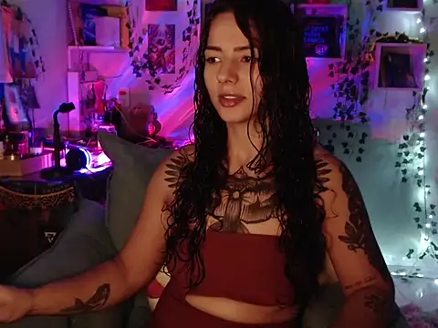 Snapshot of BeellyDance chatting on 10.16.25 BeellyDance online show from 10.16.25