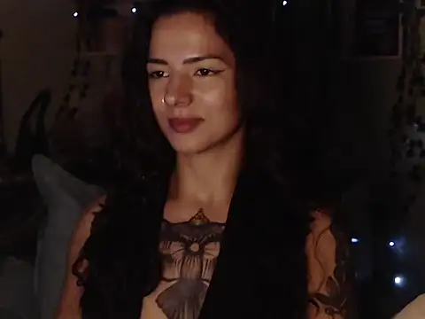 Snapshot of BeellyDance chatting on 10.27.25 BeellyDance online show from 10.27.25