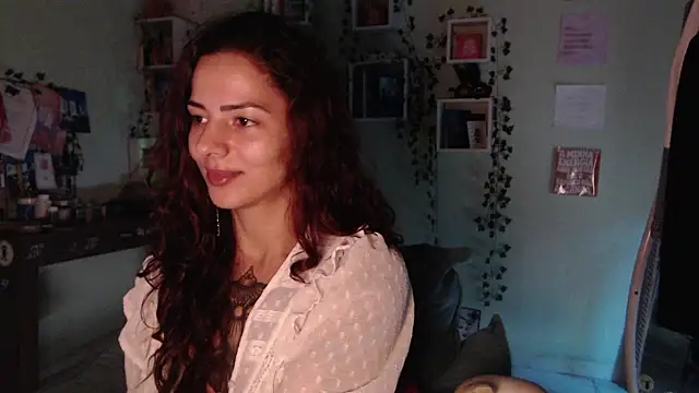 Snapshot of BeellyDance chatting on 02.25.26 BeellyDance online show from 02.25.26