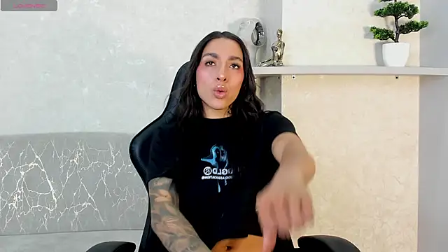 KAYLA BATISTA online show from 07.12.26