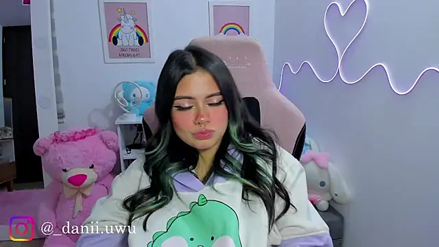 Snapshot of CuteDani_ chatting on 06.28.26 CuteDani online show from 06.28.26
