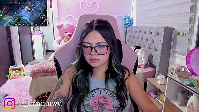 Snapshot of CuteDani_ chatting on 07.18.26 CuteDani online show from 07.18.26