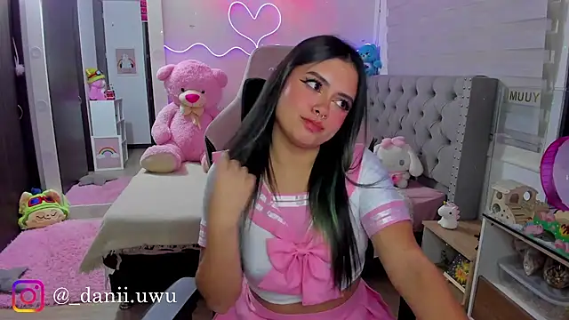 Snapshot of CuteDani_ chatting on 07.25.26 CuteDani online show from 07.25.26