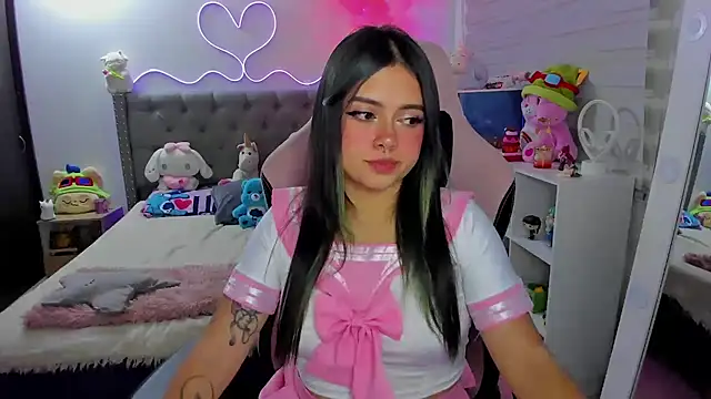 Snapshot of CuteDani_ chatting on 07.26.26 CuteDani online show from 07.26.26