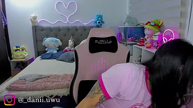 Snapshot of CuteDani_ chatting on 08.04.26 CuteDani online show from 08.04.26