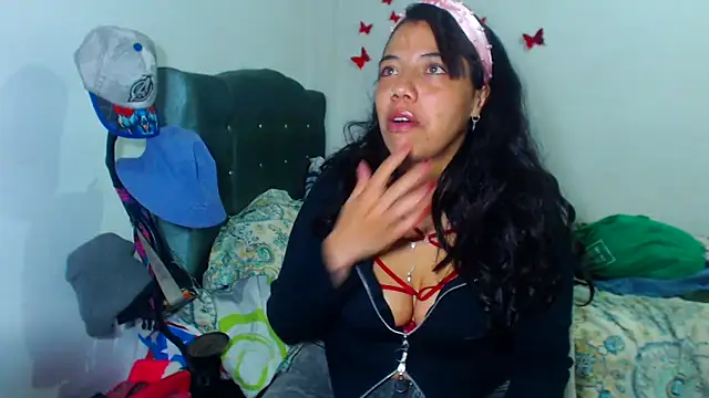 AmaraRoberts420 online show from 11.22.25