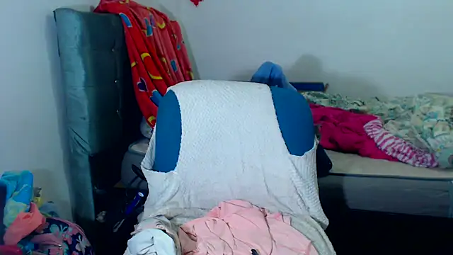 AmaraRoberts420 online show from 12.14.25