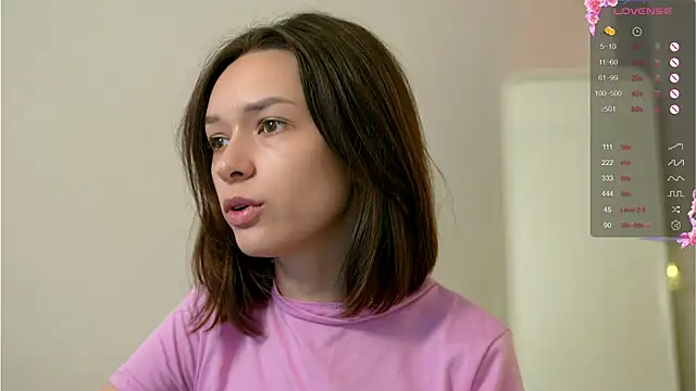 Snapshot of VivianLy_ chatting on 12.10.24 VivianLy  online show from 12.10.24