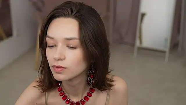 Snapshot of VivianLy_ chatting on 12.24.24 VivianLy  online show from 12.24.24