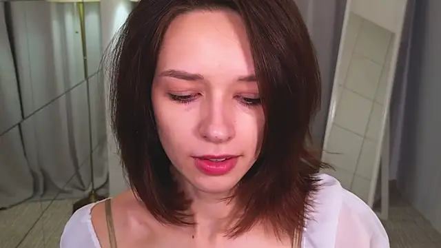 Snapshot of VivianLy_ chatting on 12.27.24 VivianLy  online show from 12.27.24