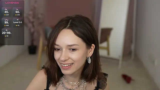 Snapshot of VivianLy_ chatting on 01.03.25 VivianLy  online show from 01.03.25