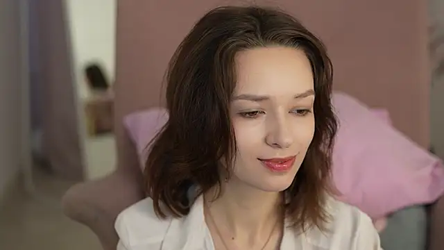 Snapshot of VivianLy_ chatting on 01.19.25 VivianLy  online show from 01.19.25