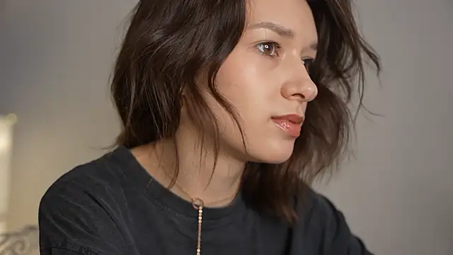 Snapshot of VivianLy_ chatting on 01.24.25 VivianLy  online show from 01.24.25