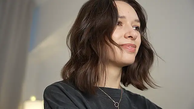 Snapshot of VivianLy_ chatting on 01.24.25 VivianLy  online show from 01.24.25