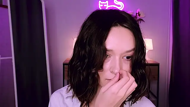 Snapshot of VivianLy_ chatting on 02.02.25 VivianLy  online show from 02.02.25