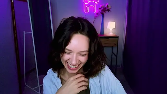 Snapshot of VivianLy_ chatting on 02.02.25 VivianLy  online show from 02.02.25