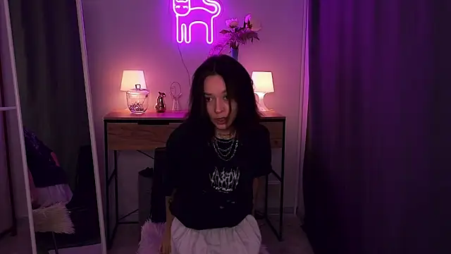 Snapshot of VivianLy_ chatting on 02.16.25 VivianLy  online show from 02.16.25