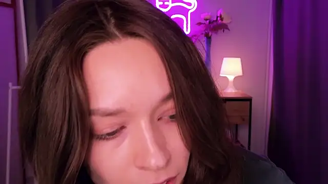 Snapshot of VivianLy_ chatting on 02.16.25 VivianLy  online show from 02.16.25