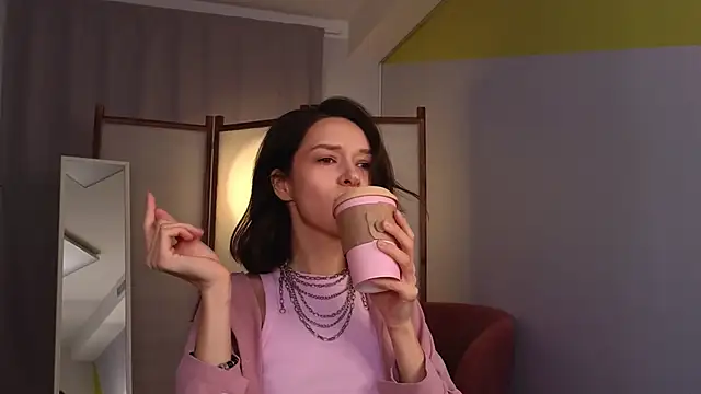 Snapshot of VivianLy_ chatting on 02.27.25 VivianLy  online show from 02.27.25