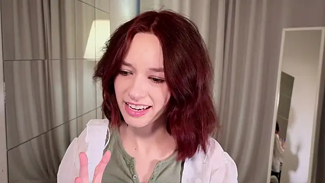 Snapshot of VivianLy_ chatting on 03.12.25 VivianLy  online show from 03.12.25